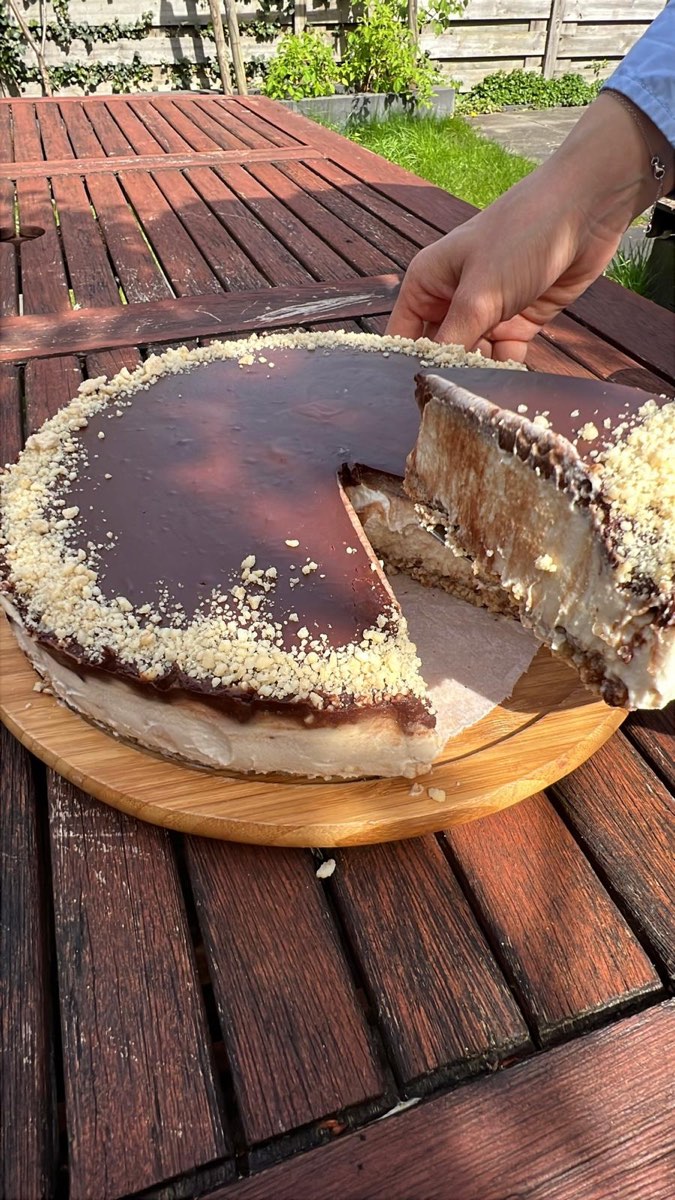 Eerste punt van een vegan verjaardagscheesecake