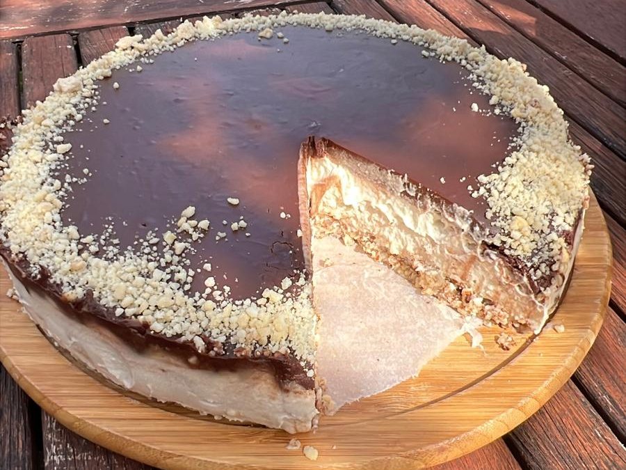 Handgemaakte vegan taart uit Almere: hele verjaardagscheesecake